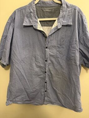 Airwalk Men’s Light Blue Short Sleeve Button-Down Shirt with Micro Dot Print